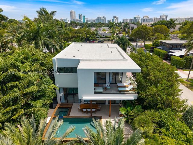 5701 N Bay Rd, Miami Beach, FL 33140