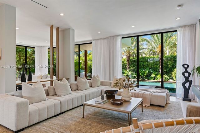 5701 N Bay Rd, Miami Beach, FL 33140