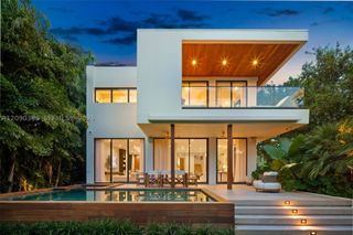 5701 N Bay Rd, Miami Beach, FL 33140