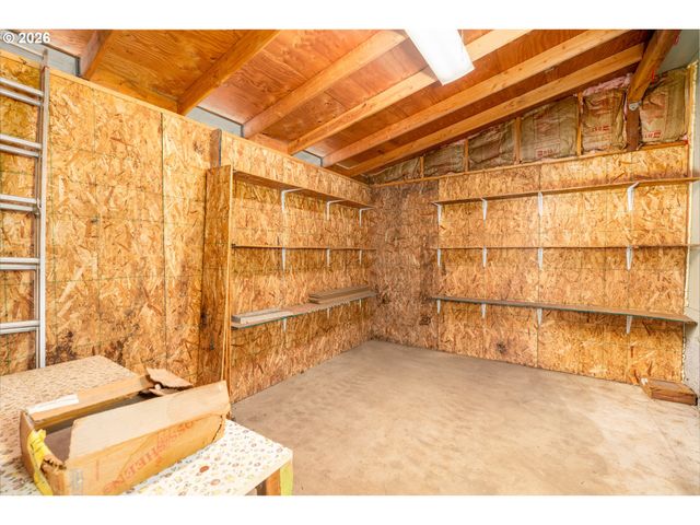 284 TROUT Loop 27, Roseburg, OR 97471