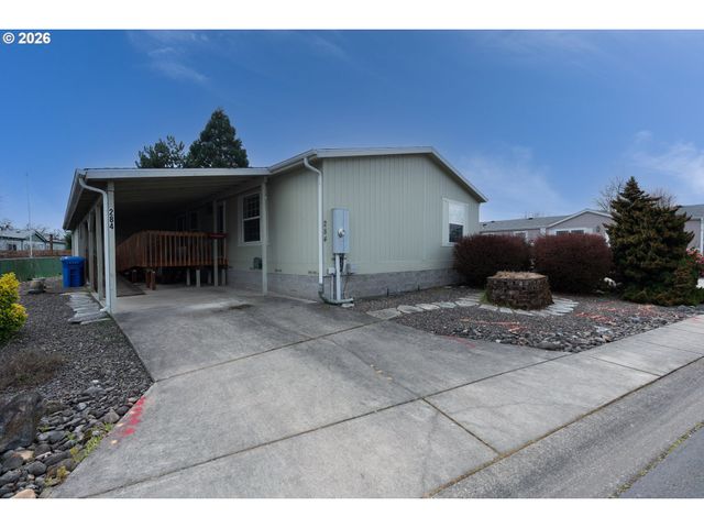 284 TROUT Loop 27, Roseburg, OR 97471