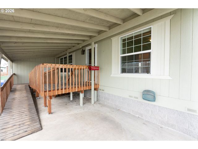 284 TROUT Loop 27, Roseburg, OR 97471