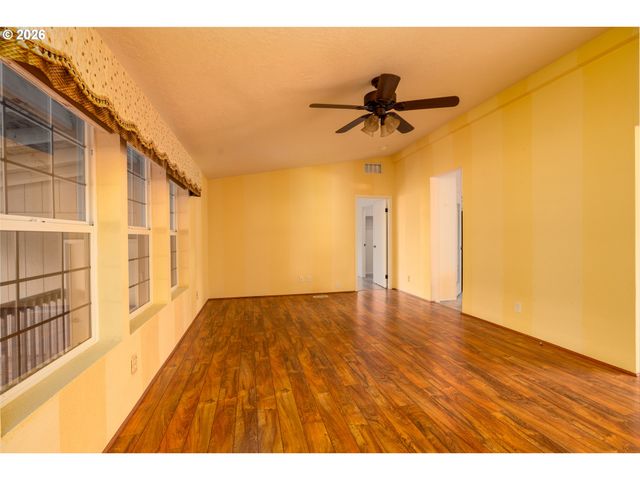 284 TROUT Loop 27, Roseburg, OR 97471