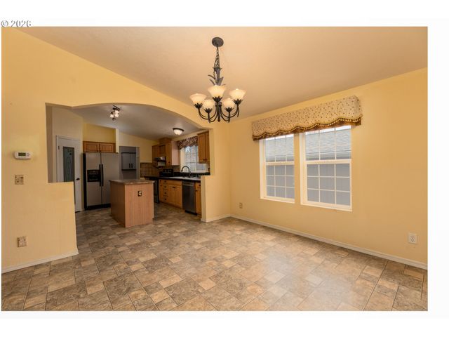 284 TROUT Loop 27, Roseburg, OR 97471