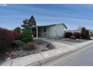 284 TROUT Loop 27, Roseburg, OR 97471