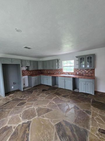 190 Private Road 408, Buffalo, TX 75831