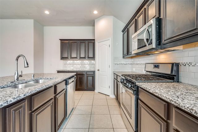 1033 Water Garden Circle, Little Elm, TX 75068