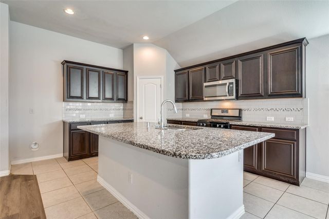 1033 Water Garden Circle, Little Elm, TX 75068