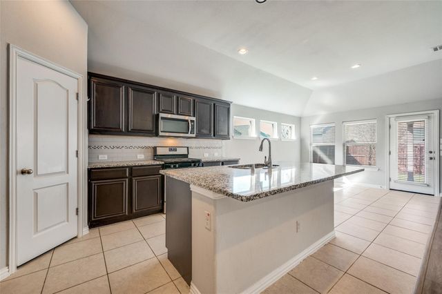 1033 Water Garden Circle, Little Elm, TX 75068