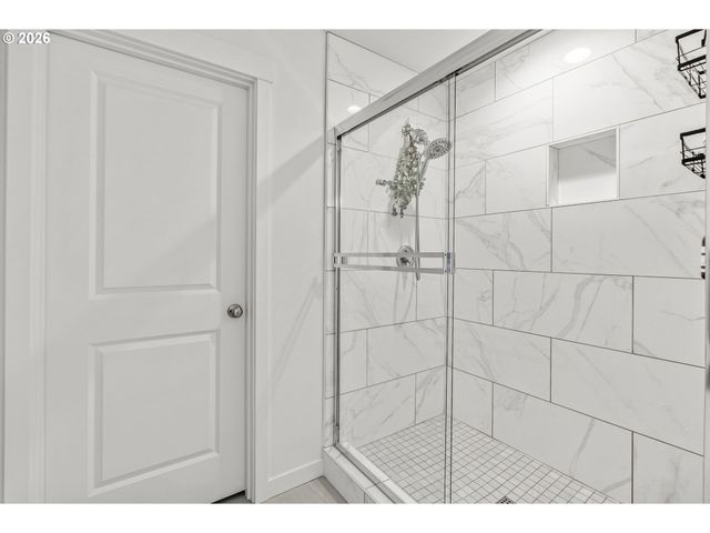 8710 N 1ST St, Ridgefield, WA 98642