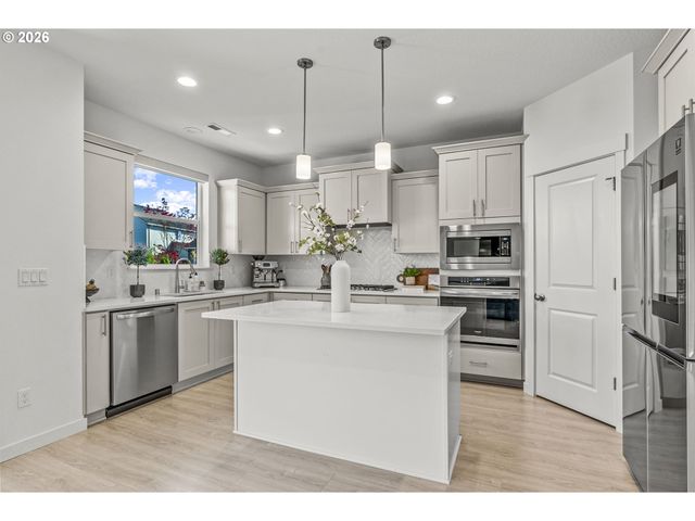 8710 N 1ST St, Ridgefield, WA 98642