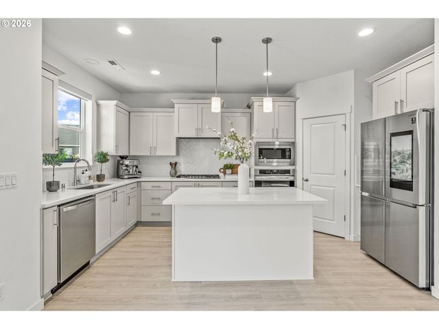 8710 N 1ST St, Ridgefield, WA 98642