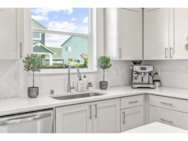 8710 N 1ST St, Ridgefield, WA 98642