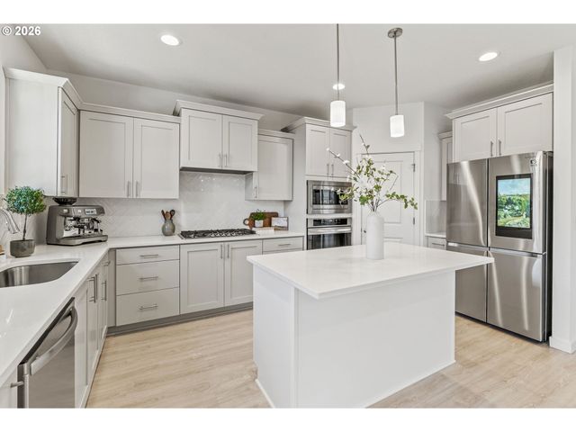 8710 N 1ST St, Ridgefield, WA 98642