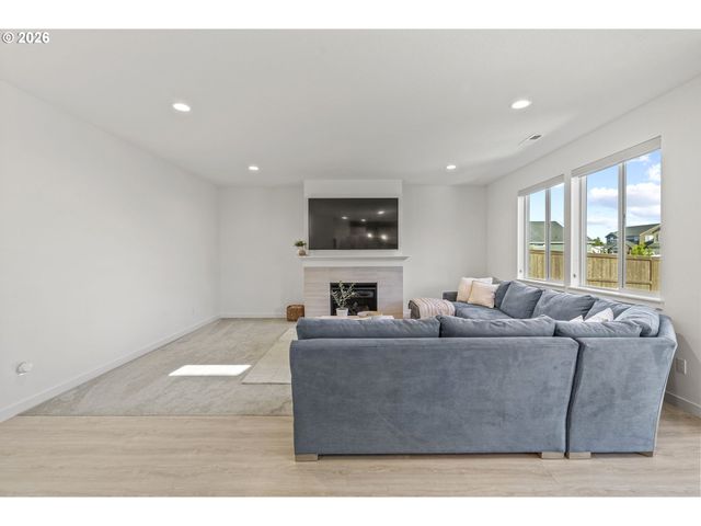 8710 N 1ST St, Ridgefield, WA 98642