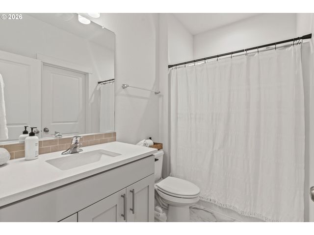 8710 N 1ST St, Ridgefield, WA 98642