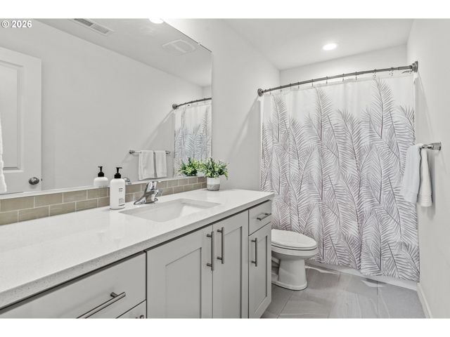 8710 N 1ST St, Ridgefield, WA 98642