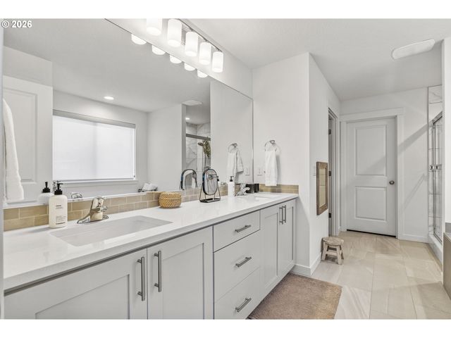 8710 N 1ST St, Ridgefield, WA 98642