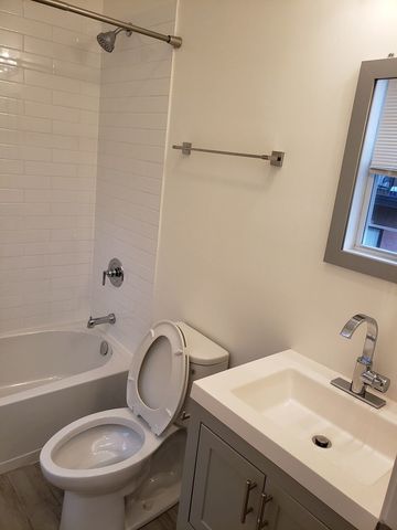 2347 W Taylor Street 3R, Chicago, IL 60612