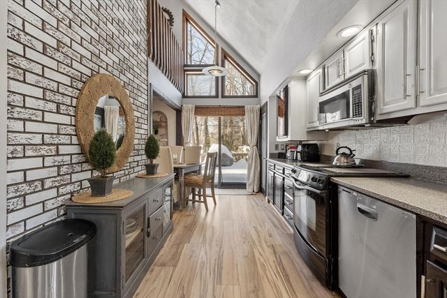 87 Norwood Ave, Leominster, MA 01453