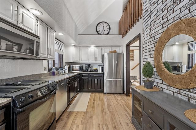 87 Norwood Ave, Leominster, MA 01453