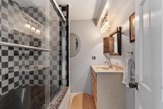 87 Norwood Ave, Leominster, MA 01453