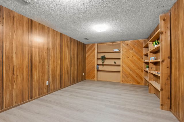 6806 W Johannsen Ave, Nine Mile Falls, WA 99026