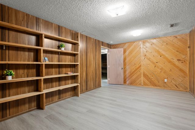 6806 W Johannsen Ave, Nine Mile Falls, WA 99026