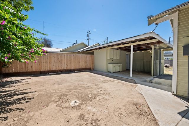 610 P Street, Sanger, CA 93657
