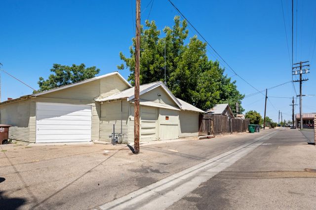 610 P Street, Sanger, CA 93657