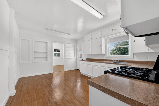 610 P Street, Sanger, CA 93657