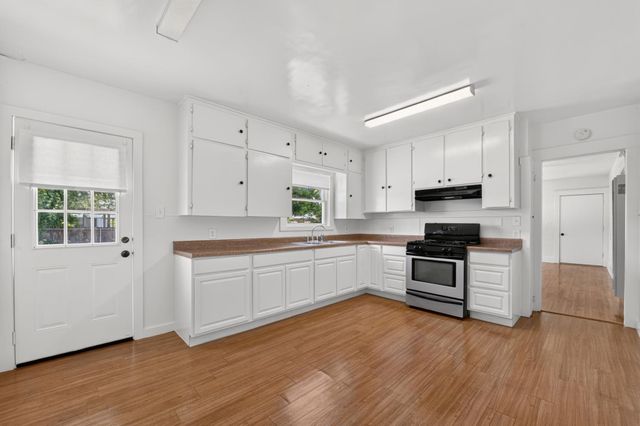610 P Street, Sanger, CA 93657