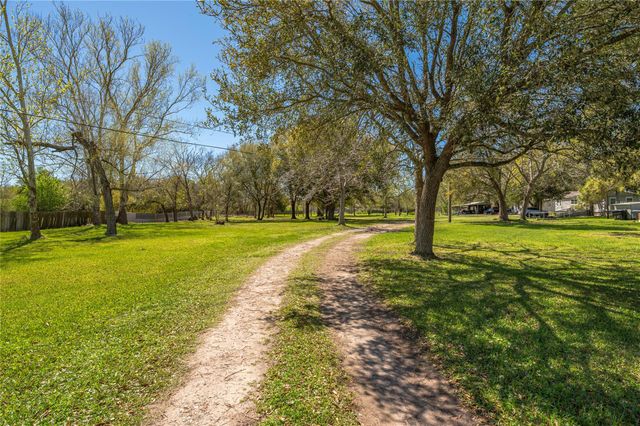 6009 Terrebonne Road, Hitchcock, TX 77563