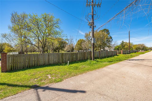 6009 Terrebonne Road, Hitchcock, TX 77563