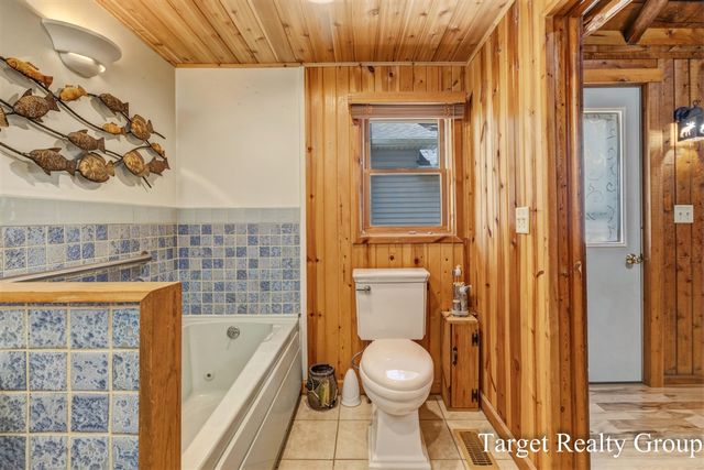 10818 Stoney Point Drive, Delton, MI 49046