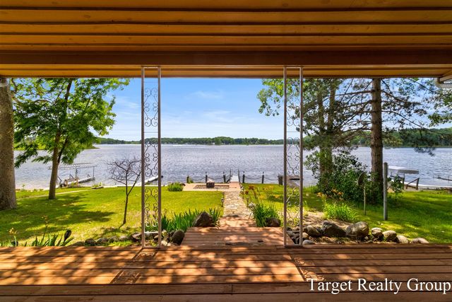 10818 Stoney Point Drive, Delton, MI 49046