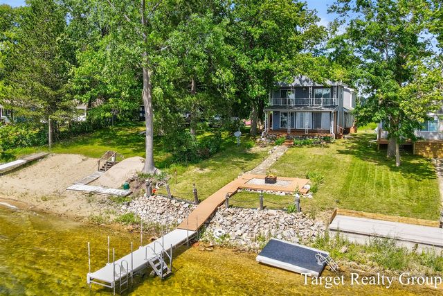 10818 Stoney Point Drive, Delton, MI 49046