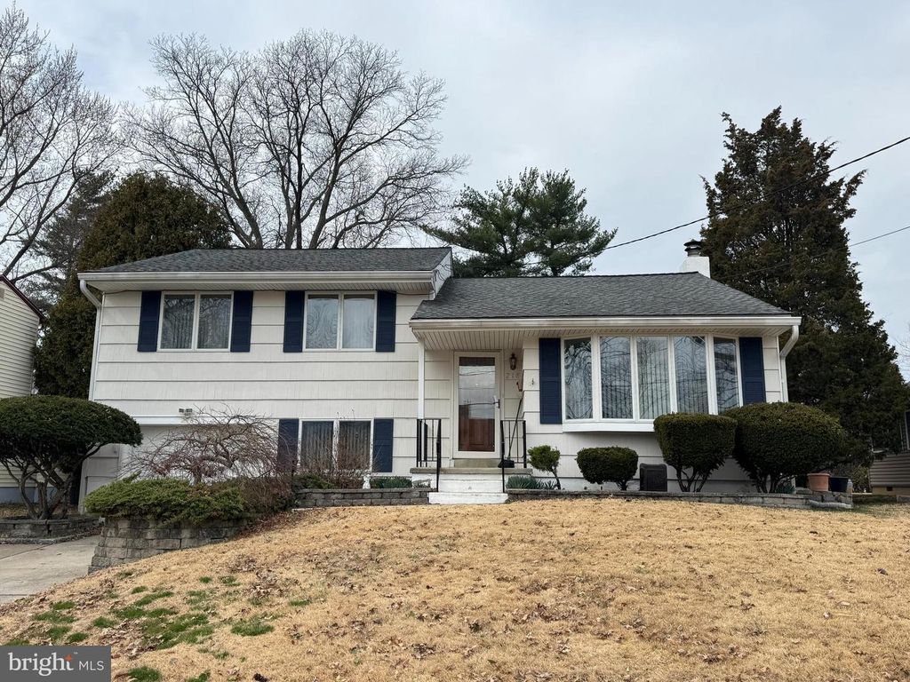 218 MAINE AVE, Cherry Hill, NJ 08002