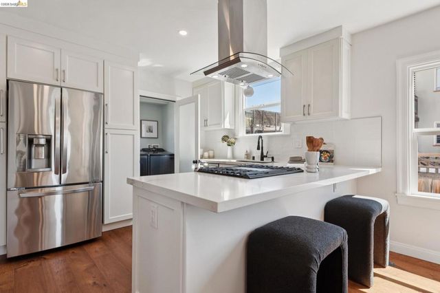 5618 Gaskill St, Oakland, CA 94608