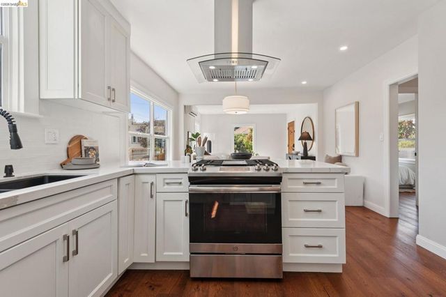 5618 Gaskill St, Oakland, CA 94608