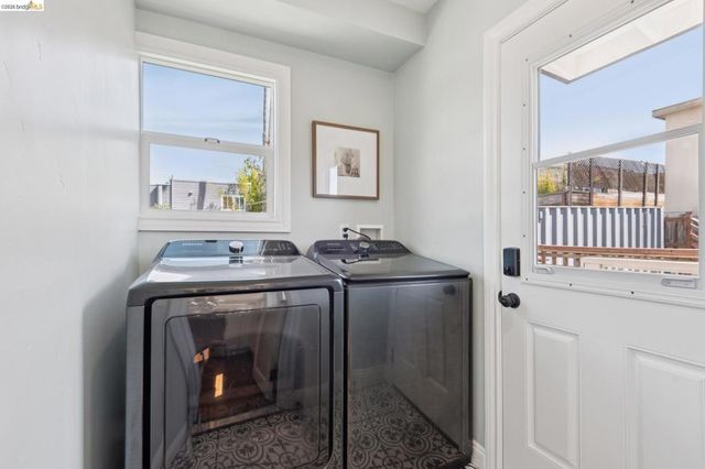 5618 Gaskill St, Oakland, CA 94608