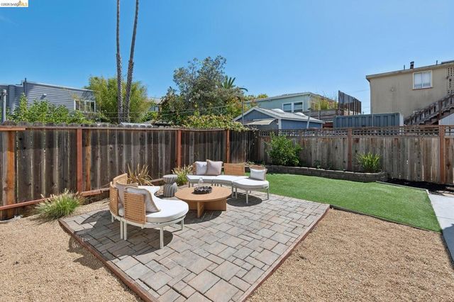 5618 Gaskill St, Oakland, CA 94608