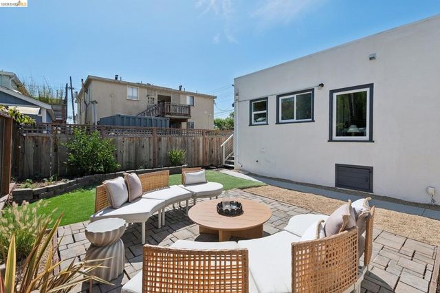 5618 Gaskill St, Oakland, CA 94608