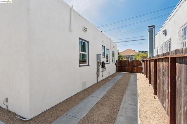 5618 Gaskill St, Oakland, CA 94608