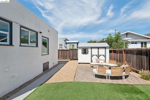 5618 Gaskill St, Oakland, CA 94608