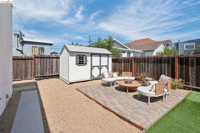 5618 Gaskill St, Oakland, CA 94608