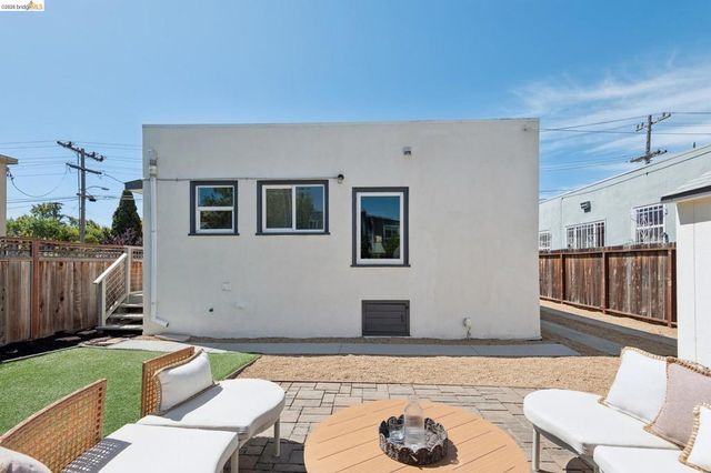 5618 Gaskill St, Oakland, CA 94608