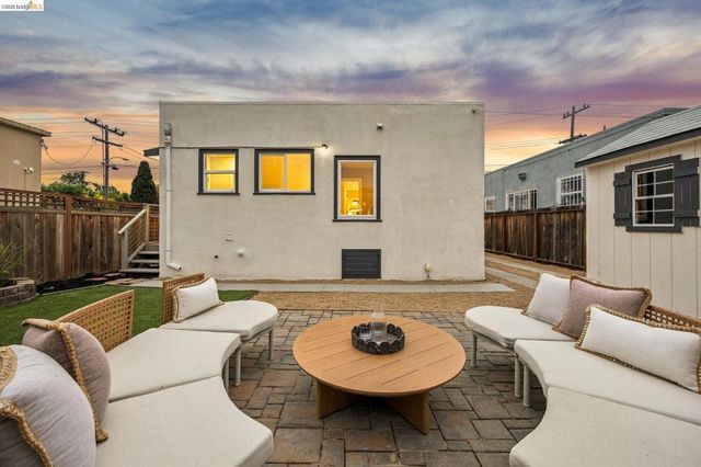 5618 Gaskill St, Oakland, CA 94608