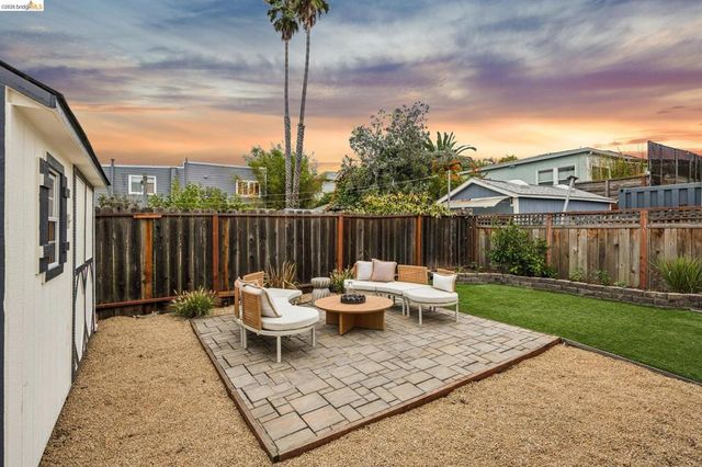 5618 Gaskill St, Oakland, CA 94608