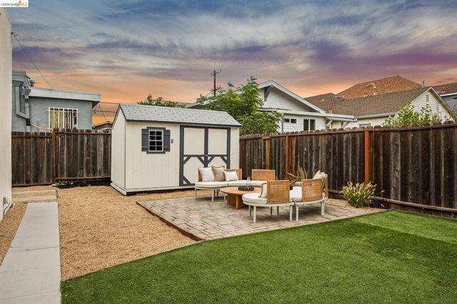 5618 Gaskill St, Oakland, CA 94608
